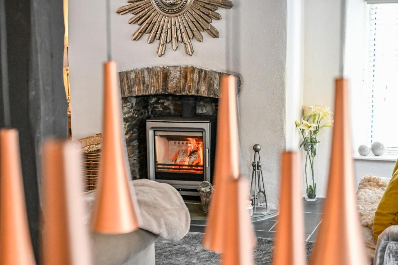 A Superb Bijou Retreat With Jacuzzi Near An Excellent Village Pub Йелвертън Екстериор снимка